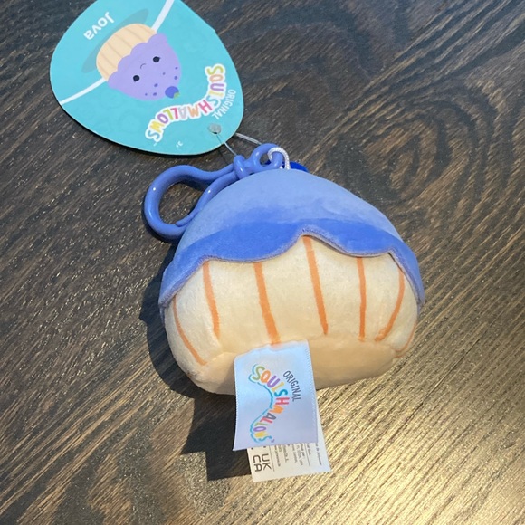 Clip - Jova the blueberry muffin 🫐 Squishmallows - Picture 2 of 2